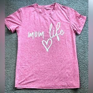 MOM LIFE TEE! Pink size M. Pit to Pit 21”, Length in back 27”.